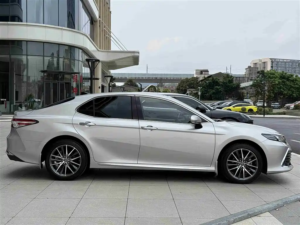 Toyota Camry 2023 2.5G Luxury Edition фото 8