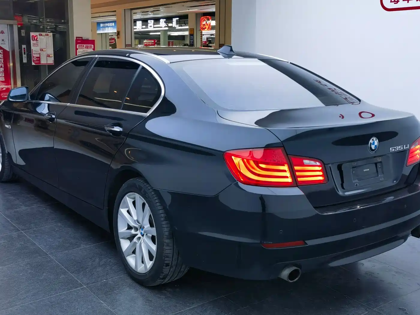 BMW 5 Series 2011 535Li Luxury фото 8