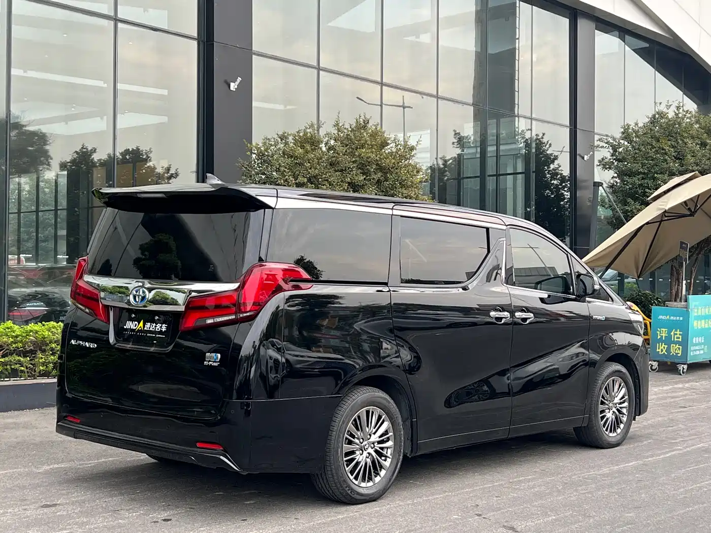 Toyota Alphard 2021 Hybrid 2.5L Luxury фото 9