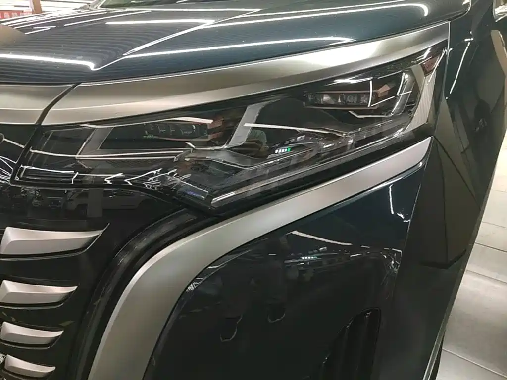 Denza D9 2023 2022 DM-i 970 AWD Flagship