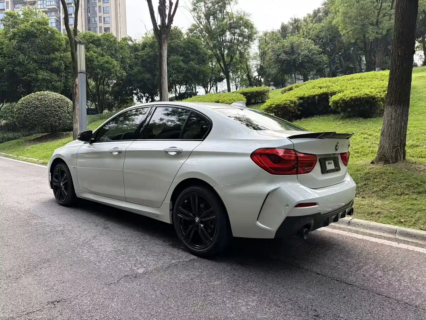 BMW 1 Series 2022 125i M Sport Shadow Edition фото 9