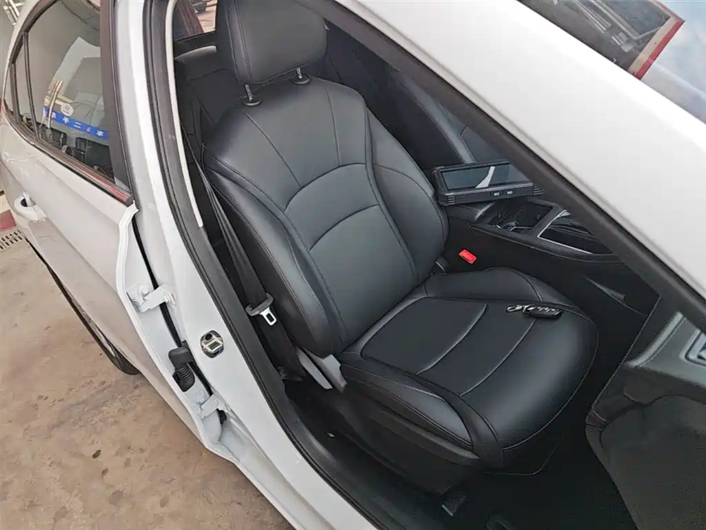 Roewe i5 2025 2023 1.5L CVT Luxury Edition