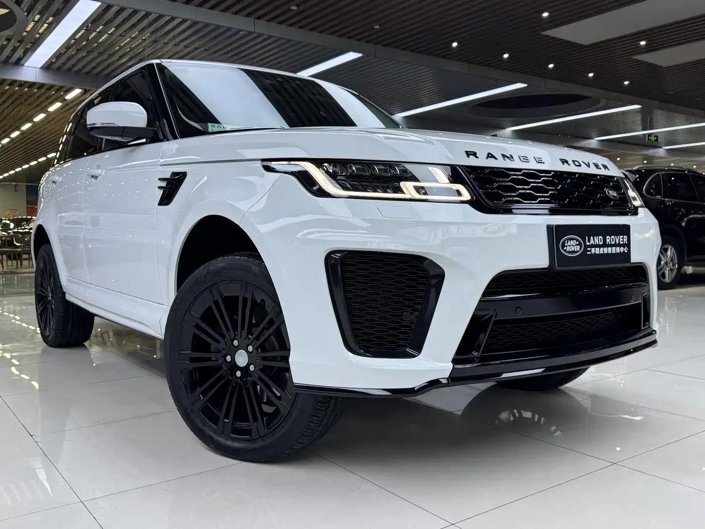 Land Rover Range Rover Sport 2017 3.0 SC V6 SE фото 2