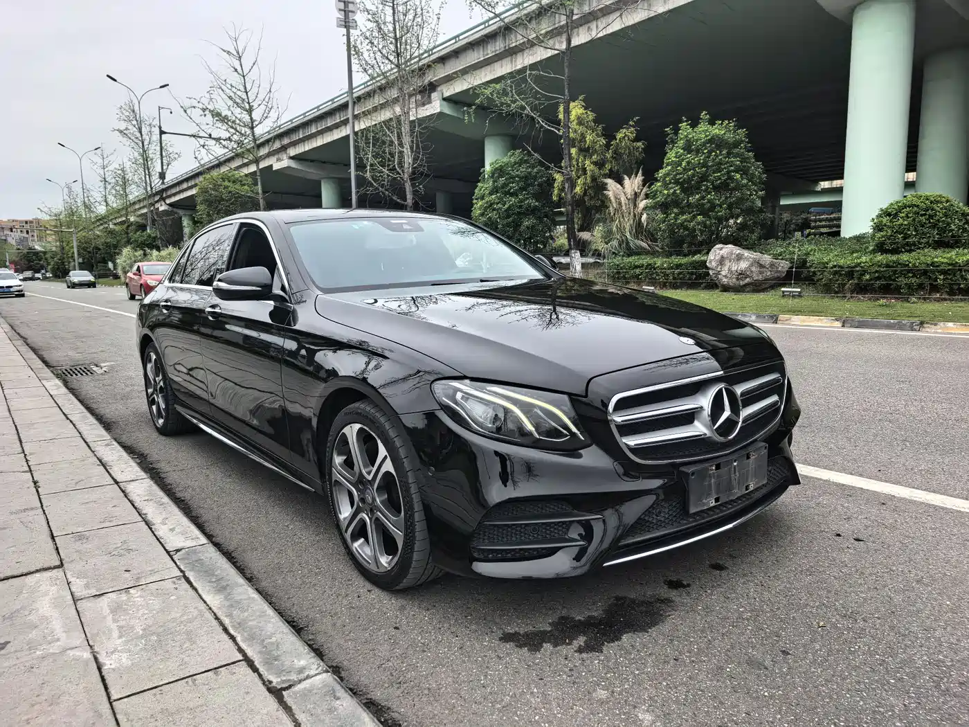 Mercedes-Benz E-Class 2016 E 300 L Sport Fashion Type фото 2