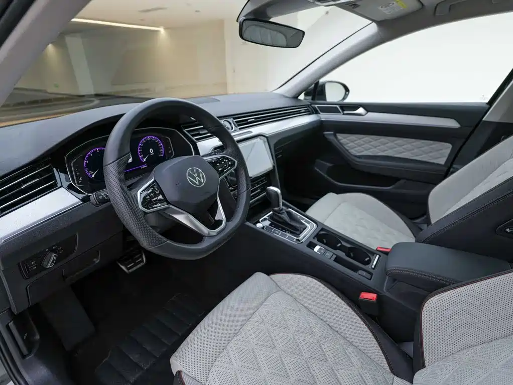Volkswagen Magotan 2025 2025 Facelift Public Edition 330TSI DSG Luxury