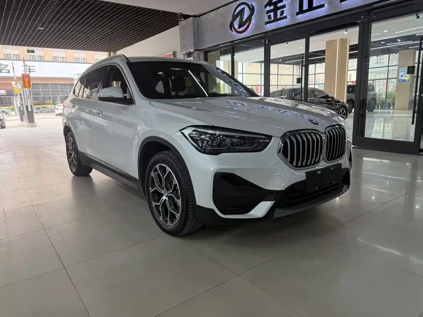BMW X1 2022 sDrive25Li Leading фото 3