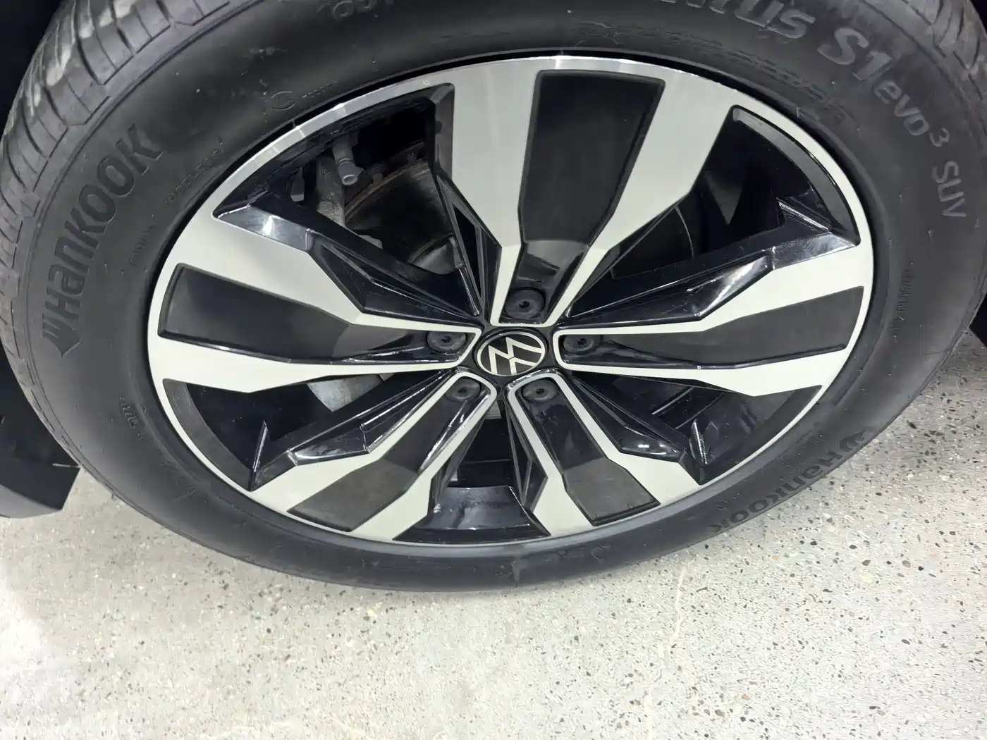 Volkswagen Tiguan L 2023 330TSI Auto 2WD R-Line Premium Edition фото 8