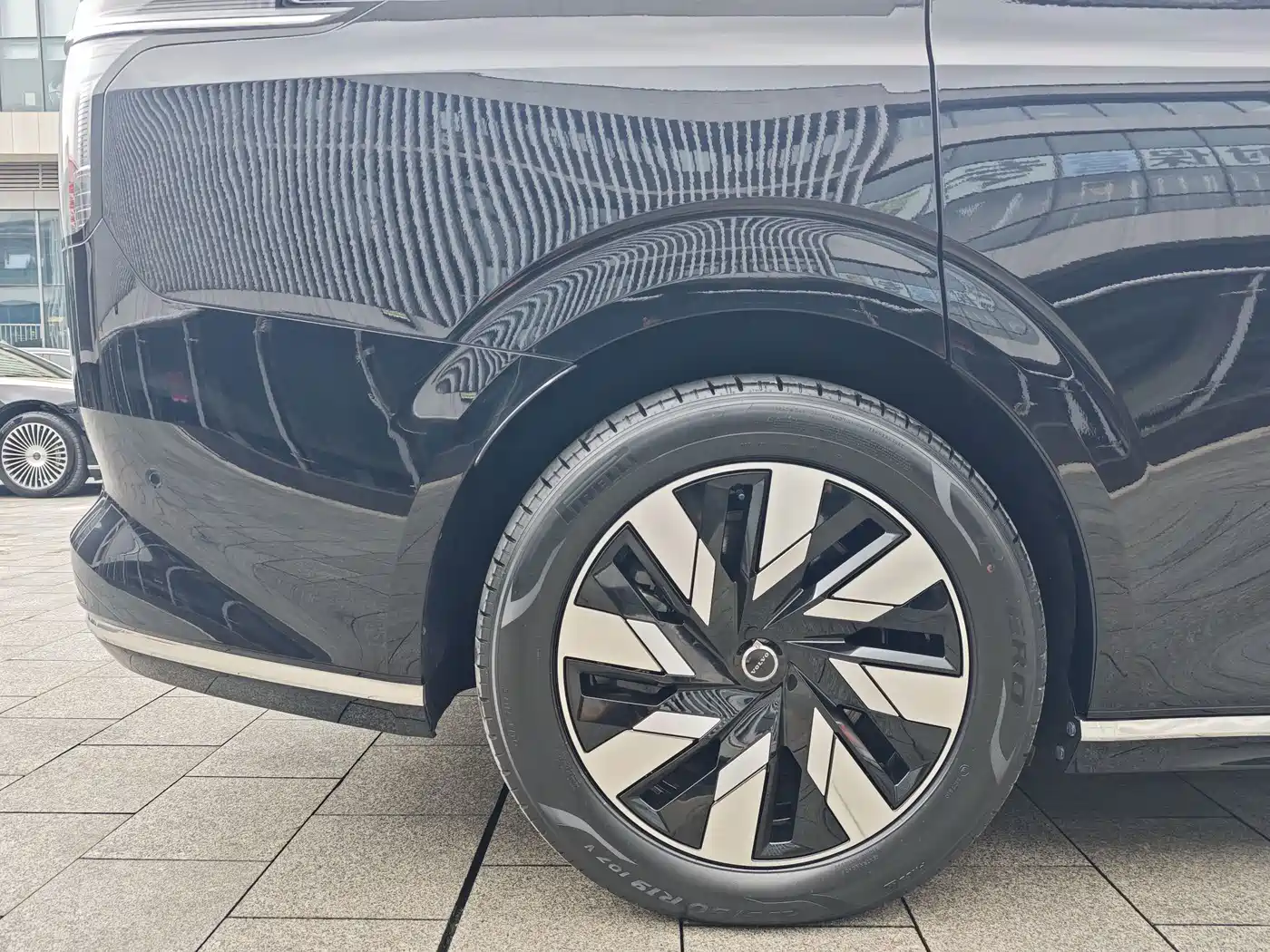 Volvo EM90 2024 2025 Ultra Six-Seater