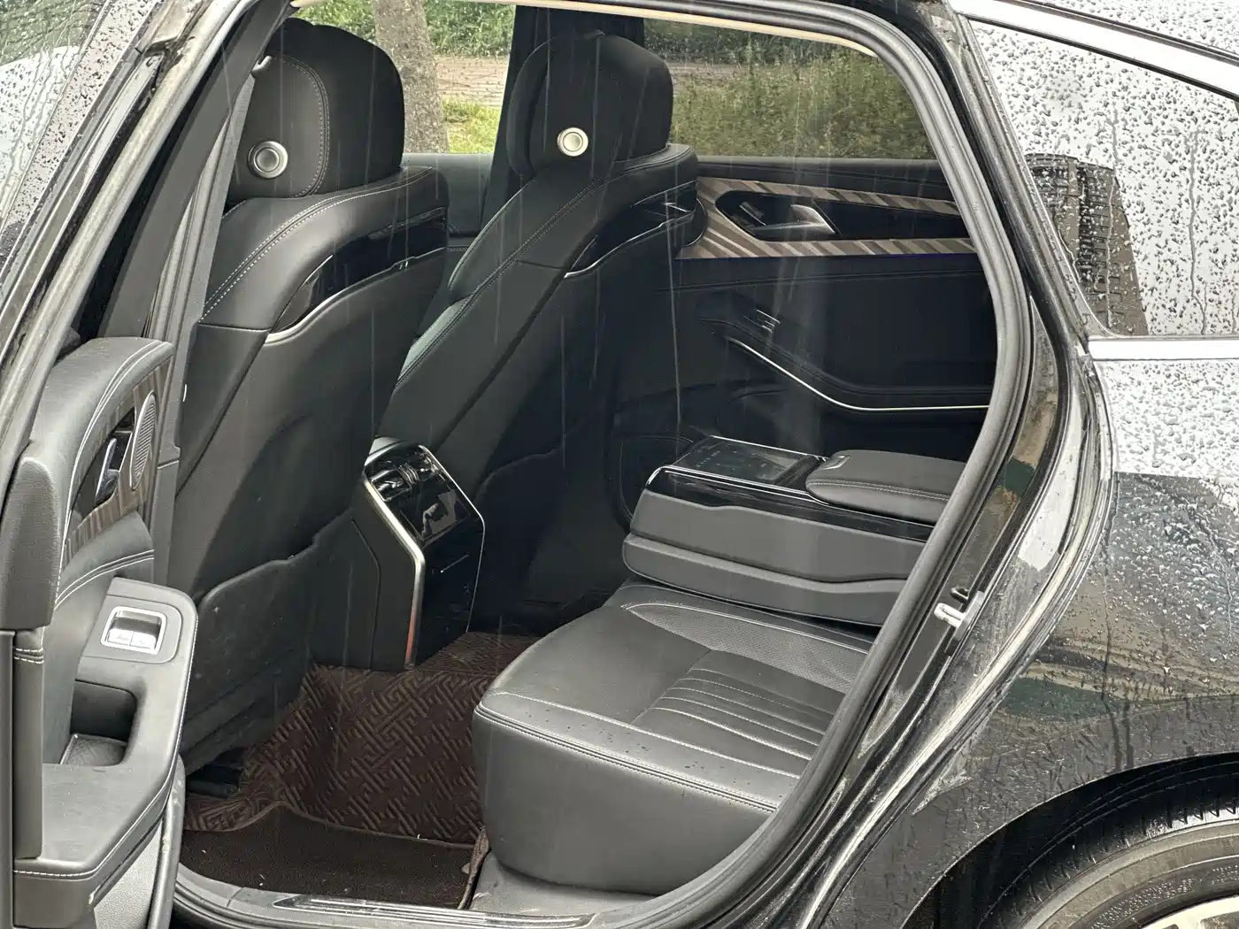 Hongqi H9 2023 Model 2.0T Smart Connect Flagship Edition фото 5