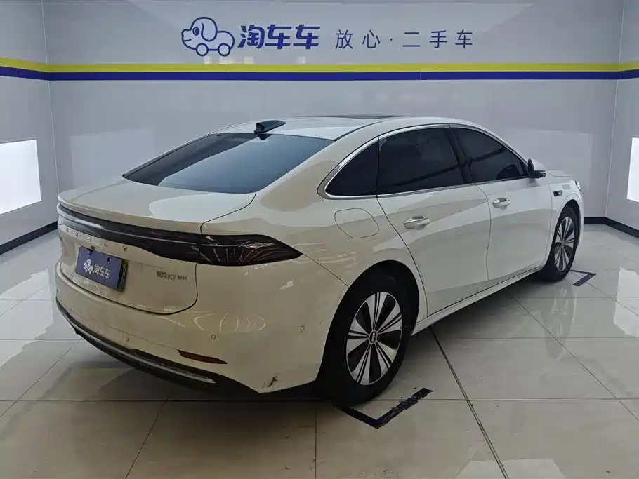 Geely Galaxy Galaxy A7 2025 EM-i 150km Long Voyage Edition фото 3