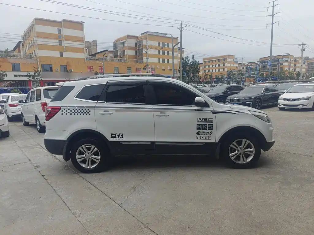 BAIC Huansu S3 2015 2014 1.5L Comfort (China IV)