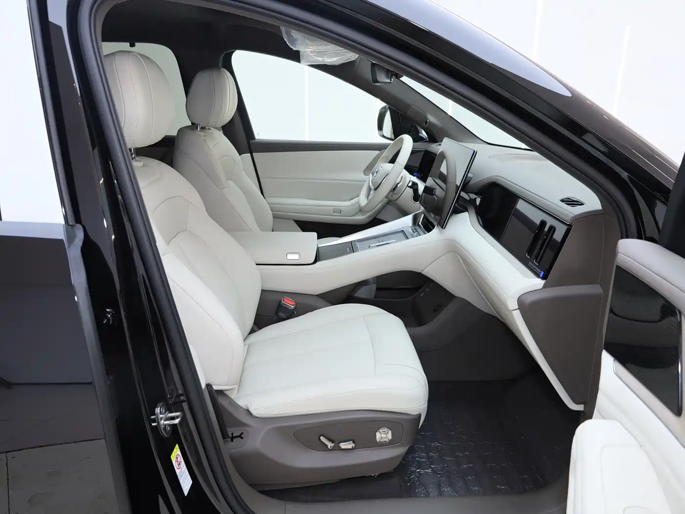 Denza N8L 2026 Model Prestige Edition фото 17