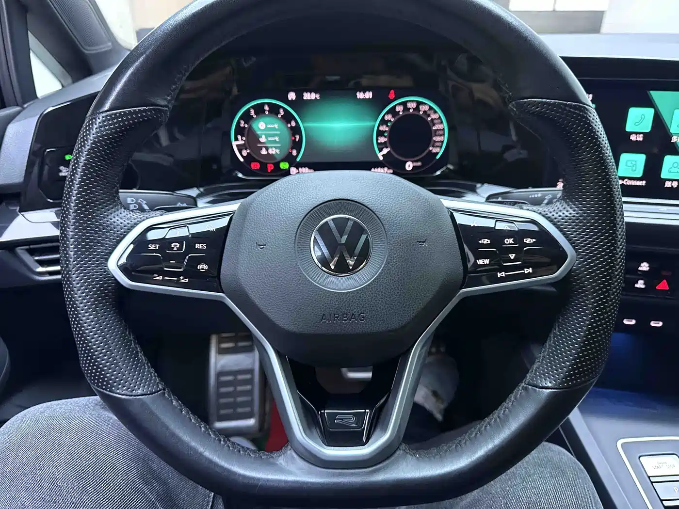 VOLKSWAGEN GOLF
