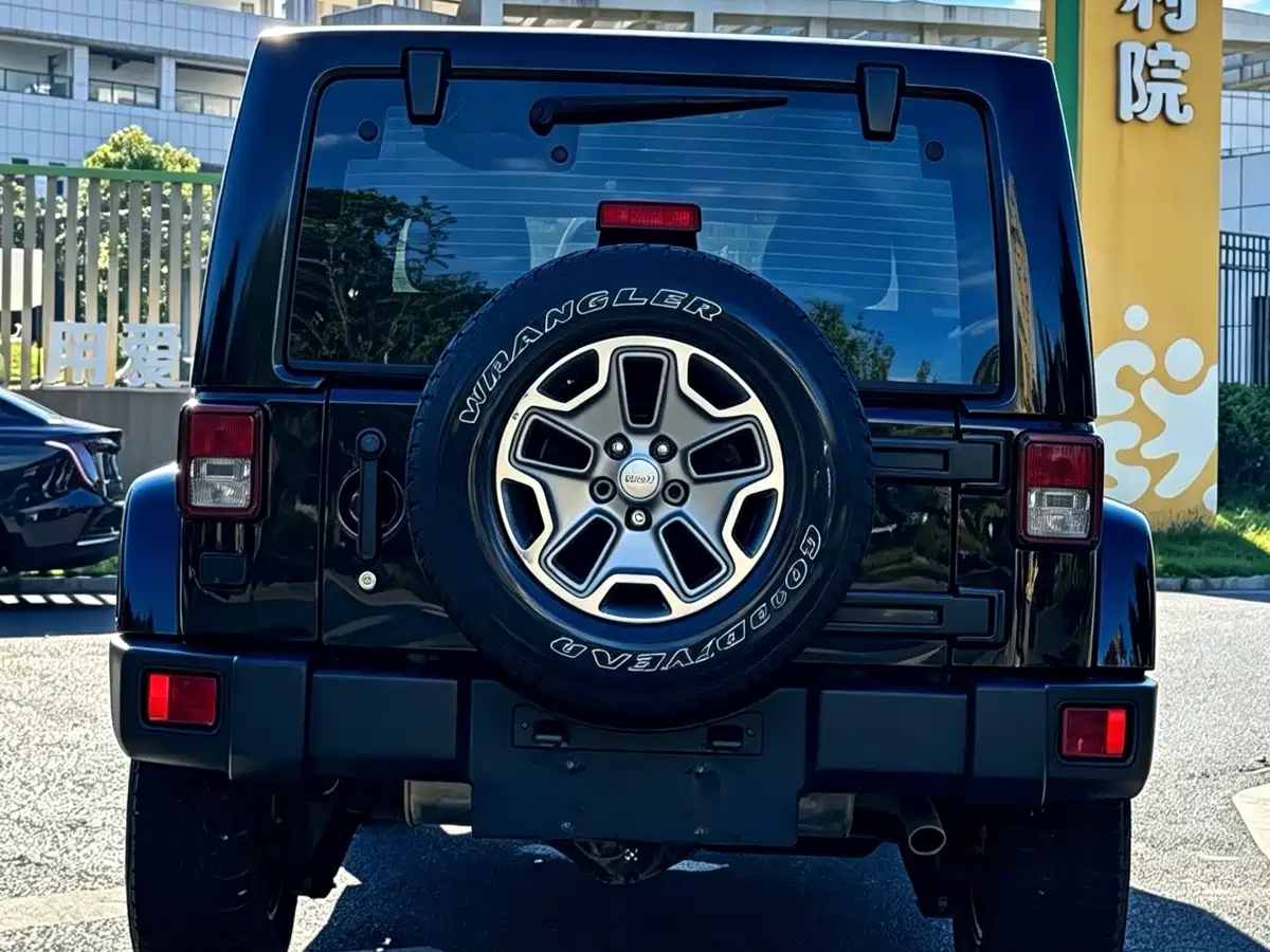 Фото 7 - Jeep Wrangler