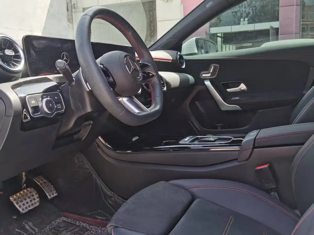 Mercedes-Benz CLA (Import) 2024 CLA 200 фото 6