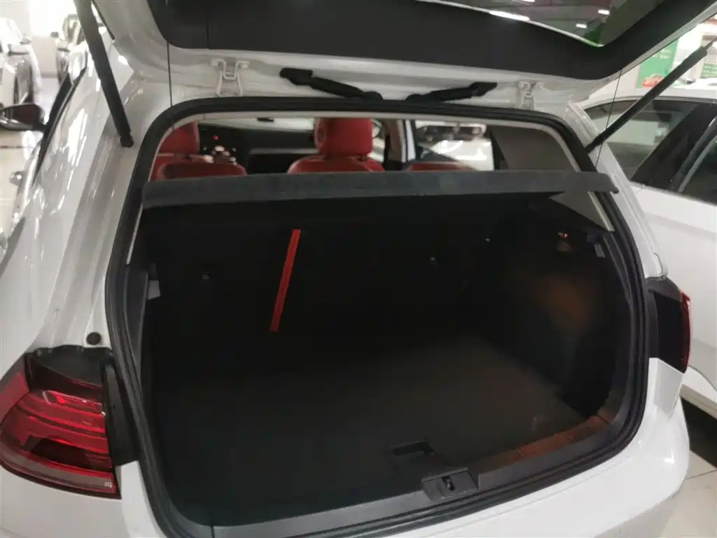 Volkswagen Golf 2020 200TSI DSG Comfort Progressive Edition фото 19