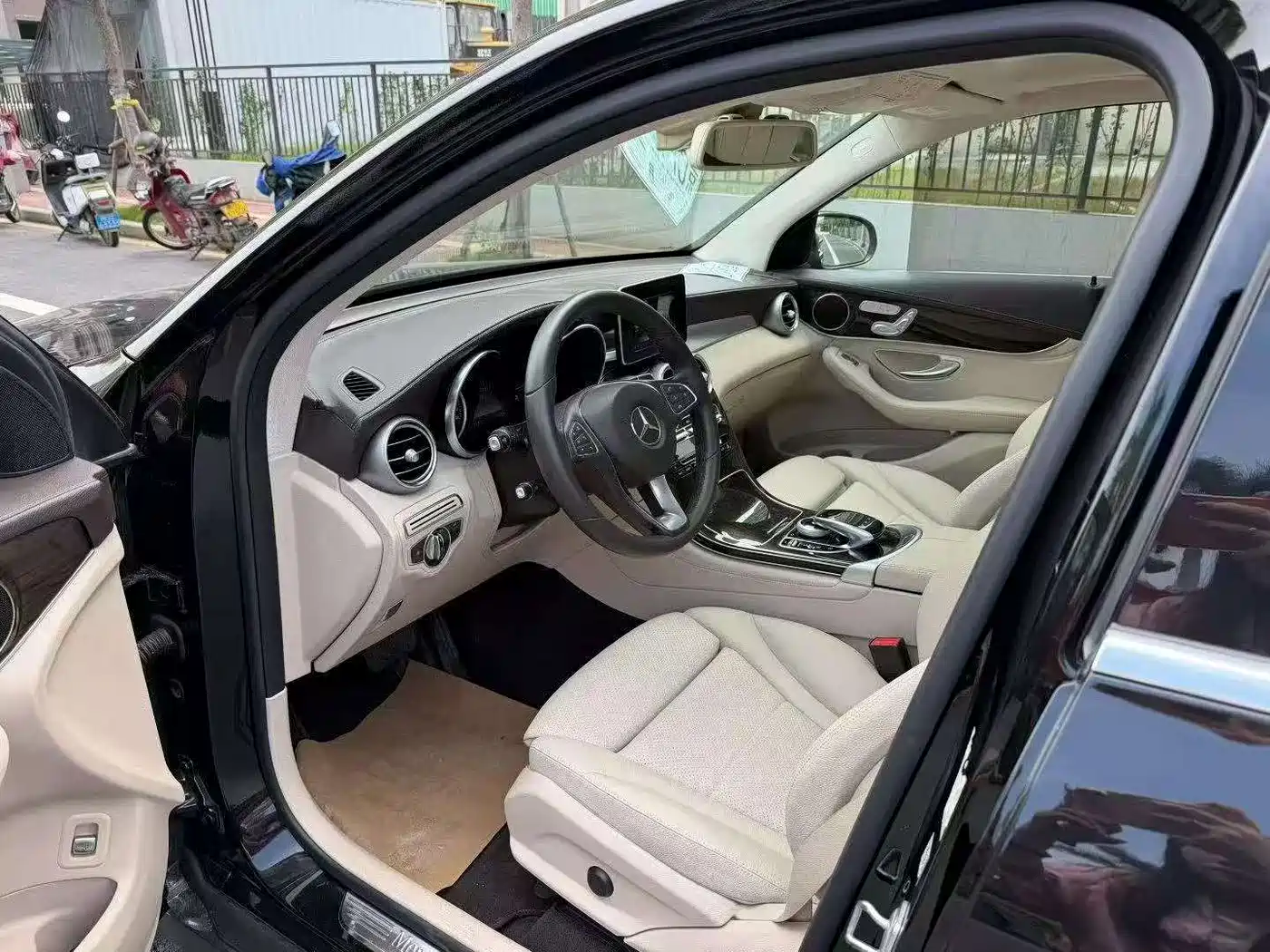 Mercedes-Benz GLC 2017 GLC 260 4MATIC Dynamic фото 4