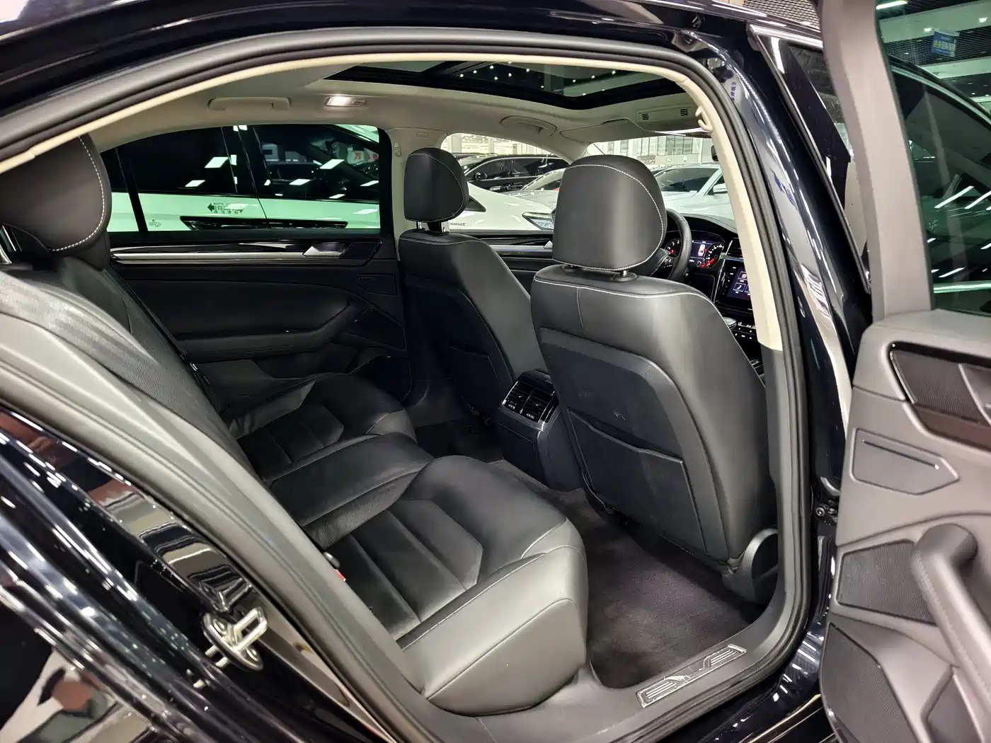 Volkswagen Phideon 2018 380TSI 2WD Business Edition фото 10
