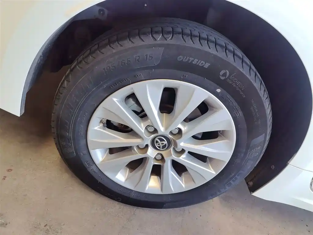 Toyota Corolla 2021 Hybrid 1.8L E-CVT Pioneer Edition фото 23