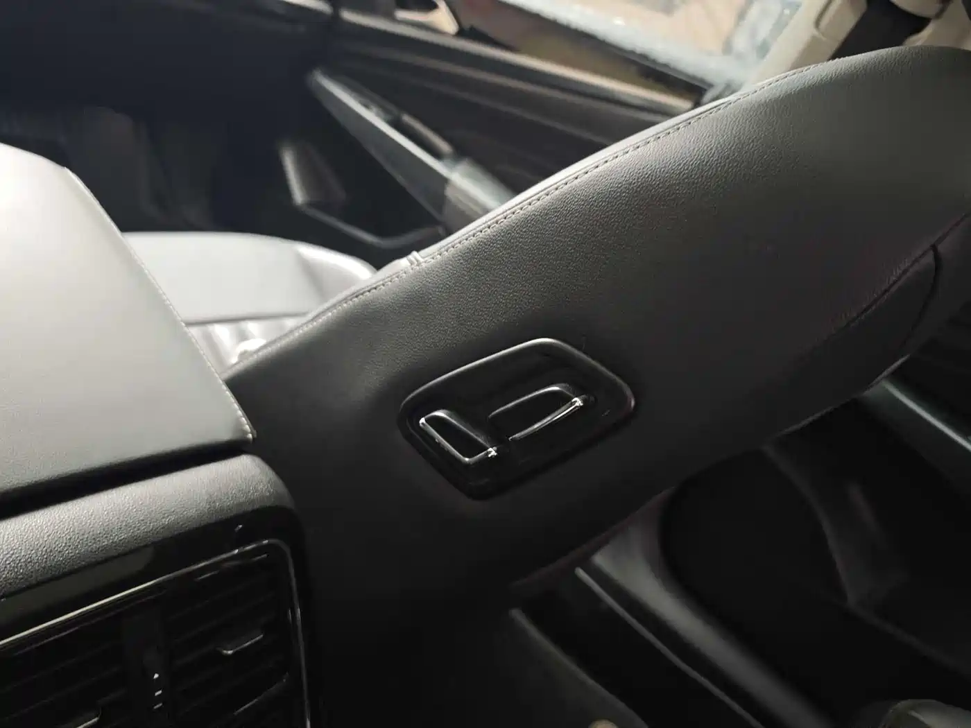 Volkswagen Passat 2023 Facelift 330TSI Elite Edition фото 10