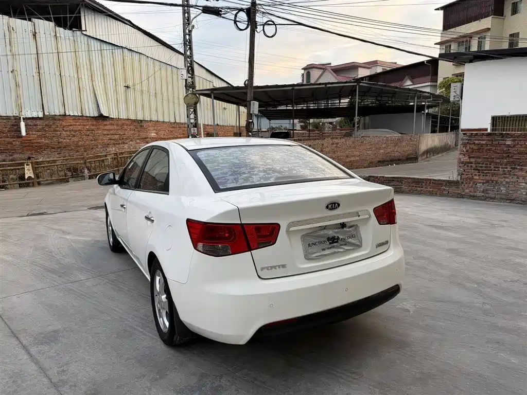 Kia Forte 2012 1.6L AT GLS Commemorative Edition фото 6