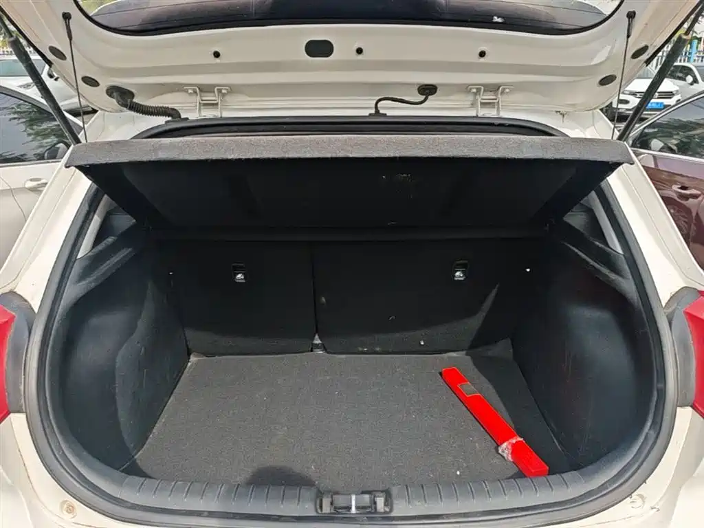 Hyundai Verna RV 2017 1.4L Manual Cool Edition GLS China V фото 15