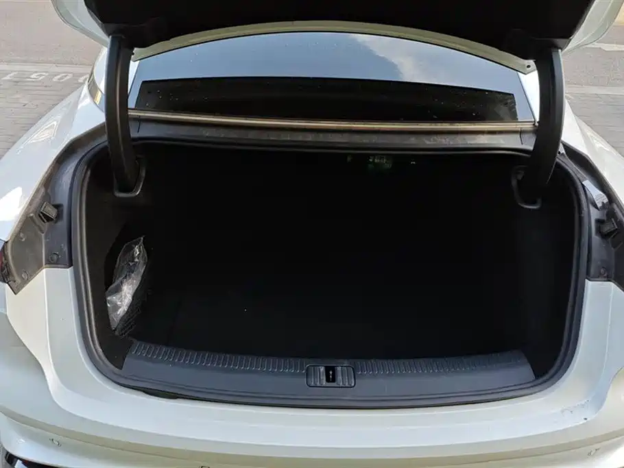 ZHIJI AUTOMOBILE ZHIJI L7