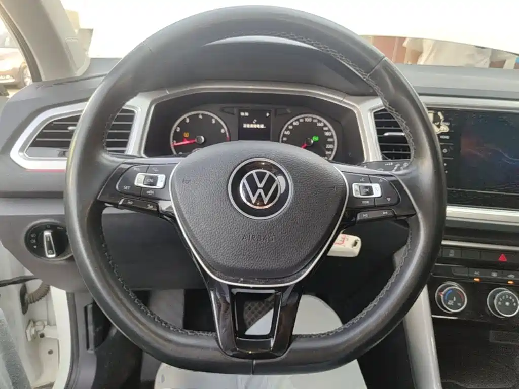 VOLKSWAGEN T-ROC EXPLORING SONGS