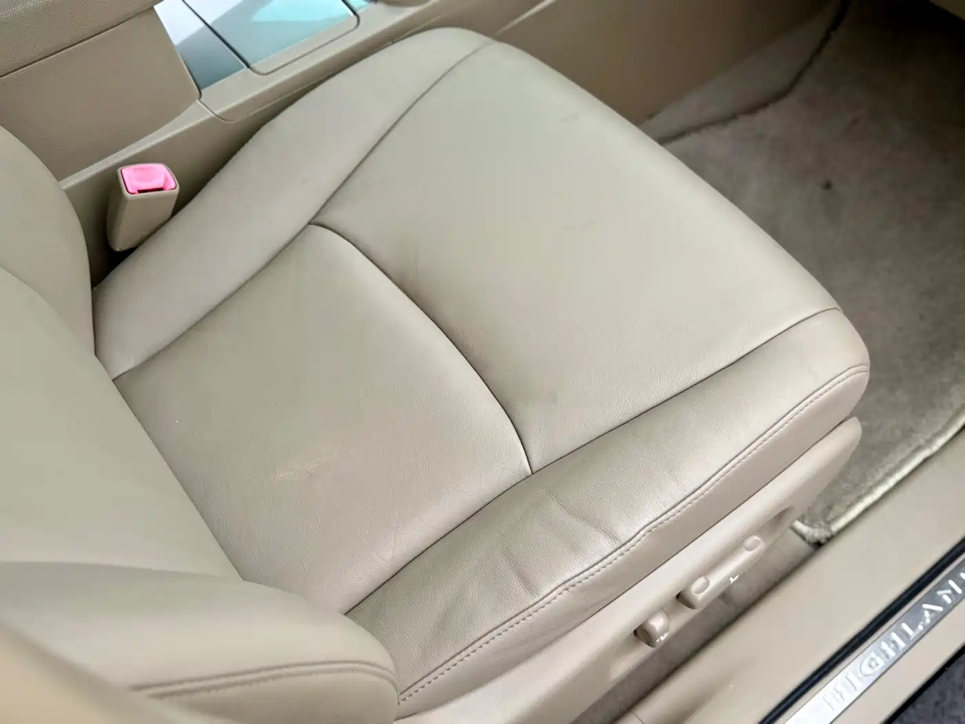 Toyota Highlander 2012 2.7L 2WD 7-Seater Luxury Edition фото 6