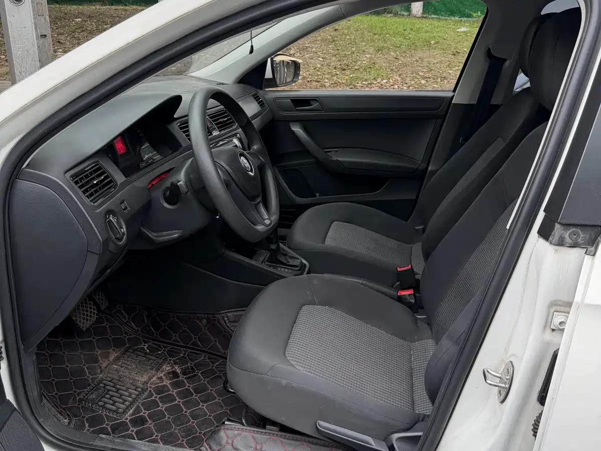 Volkswagen Santana 2016 1.6L Automatic Trend Edition фото 11