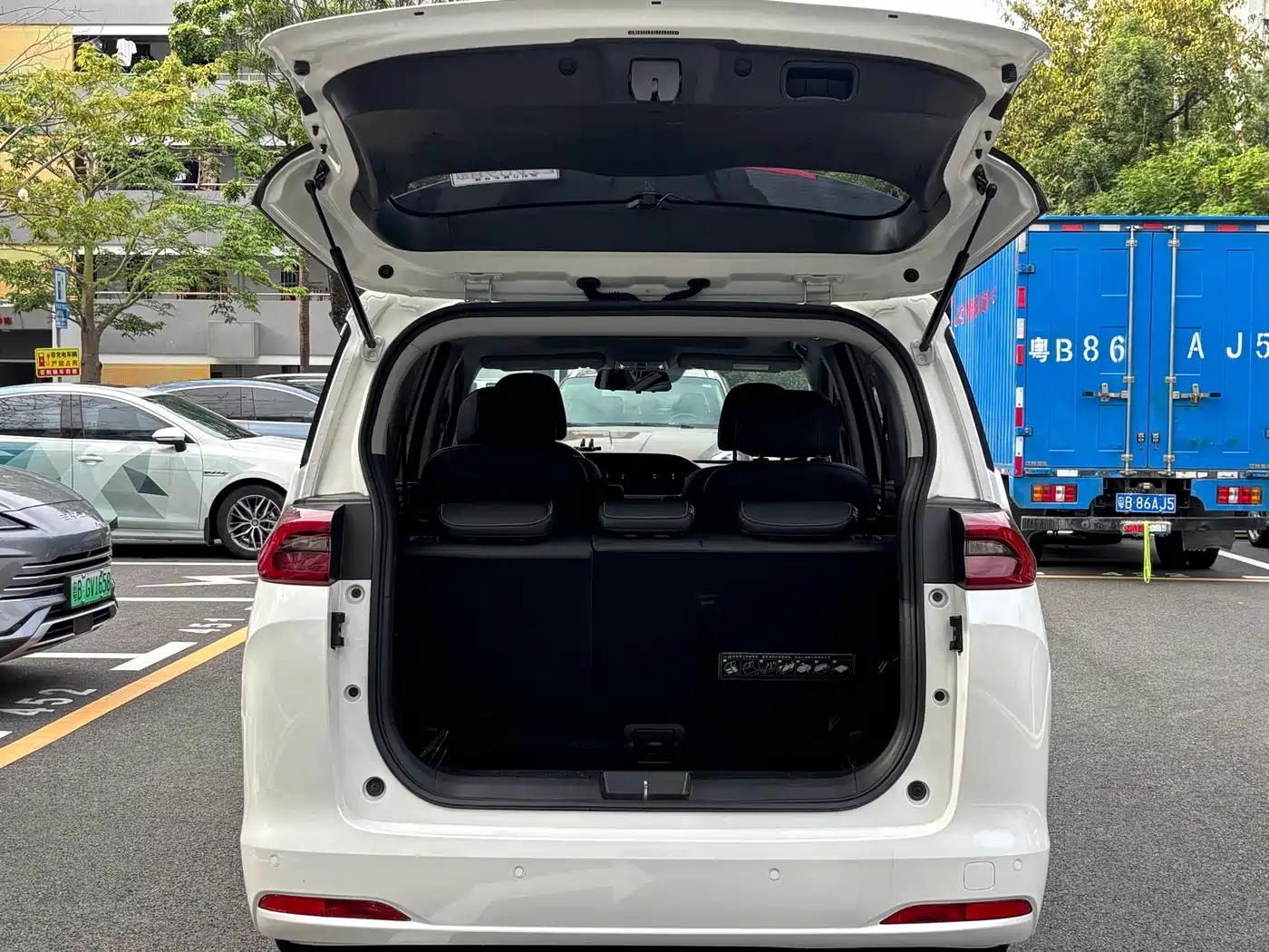 GAC Trumpchi Trumpchi M6 2019 270T Automatic Premium Edition (7-Seater) China V фото 19
