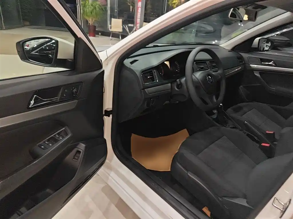 Volkswagen Lavida 2017 1.6L Automatic Trend Edition фото 16