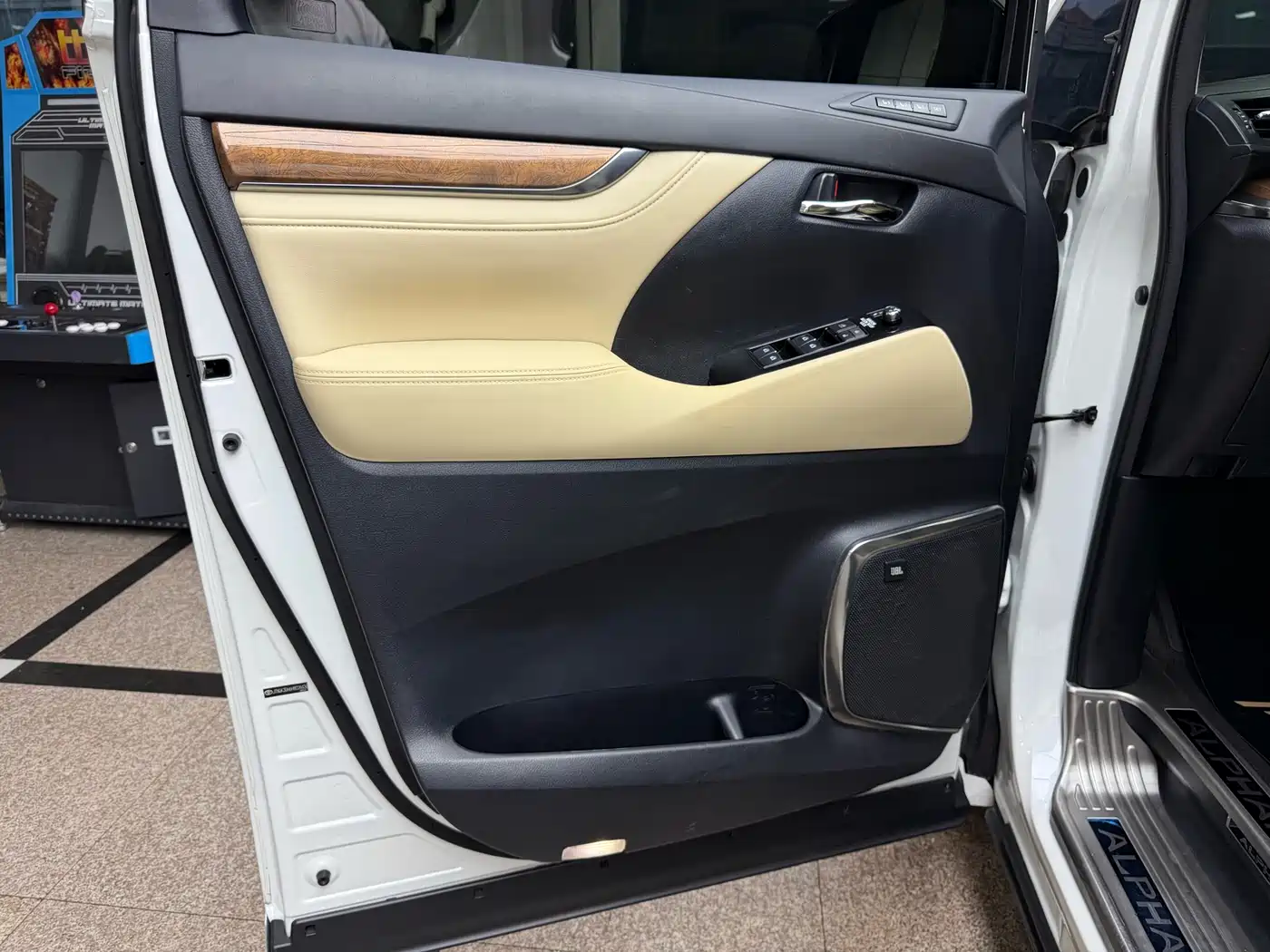 Toyota Alphard 2018 3.5L Premium фото 12