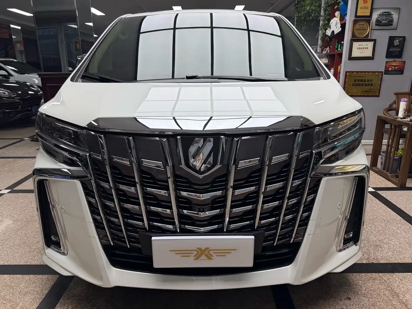 Toyota Alphard 2018 3.5L Premium фото 2