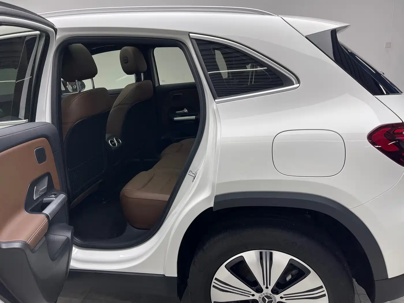 Photo 17 - Mercedes-Benz EQA