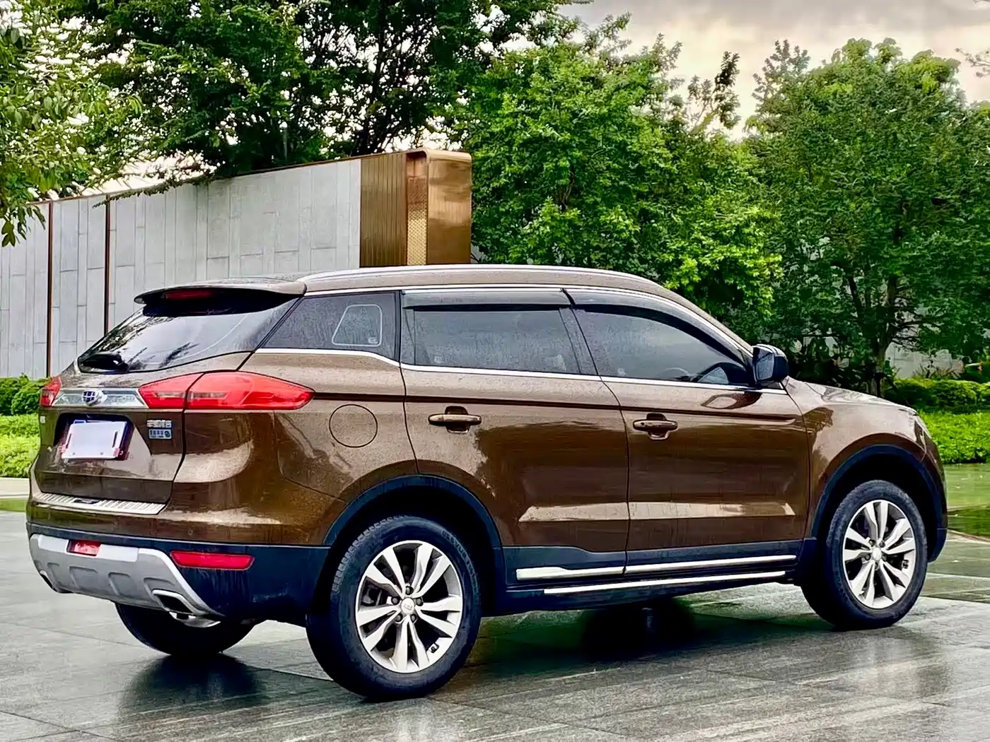 Фото 9 - Geely Atlas