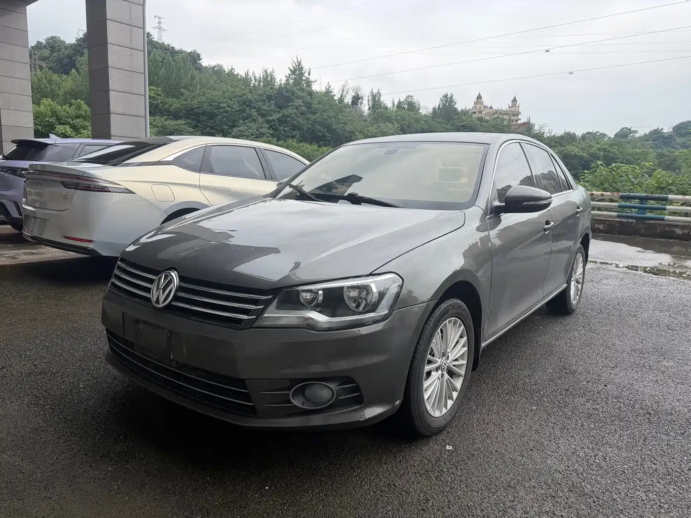 Volkswagen Bora 2013 1.6L Automatic Luxury Model