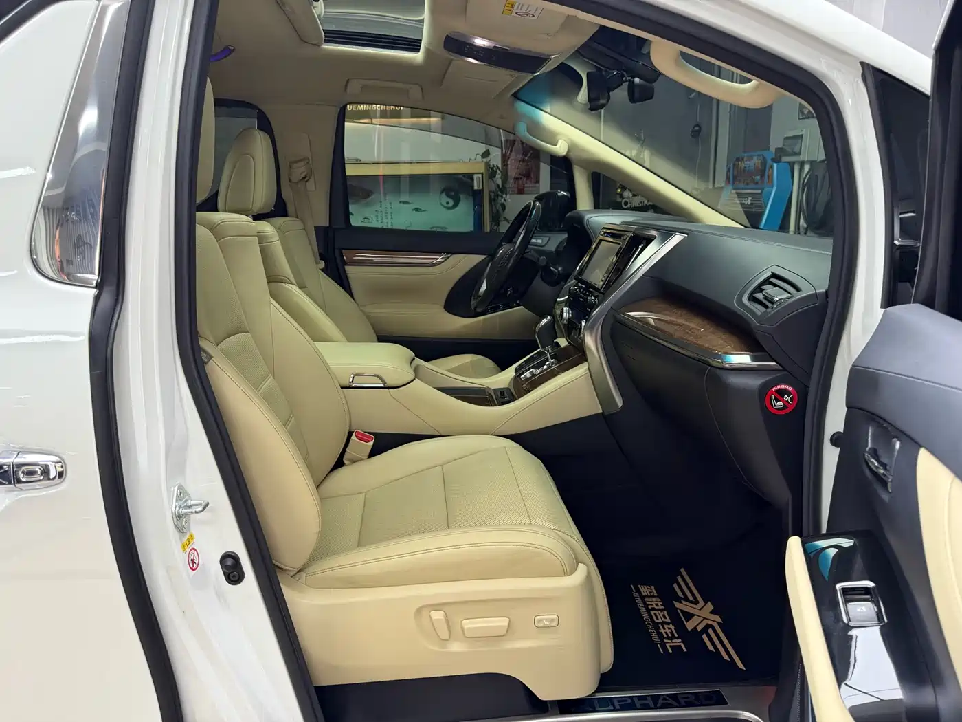 Toyota Alphard 2018 3.5L Premium фото 41