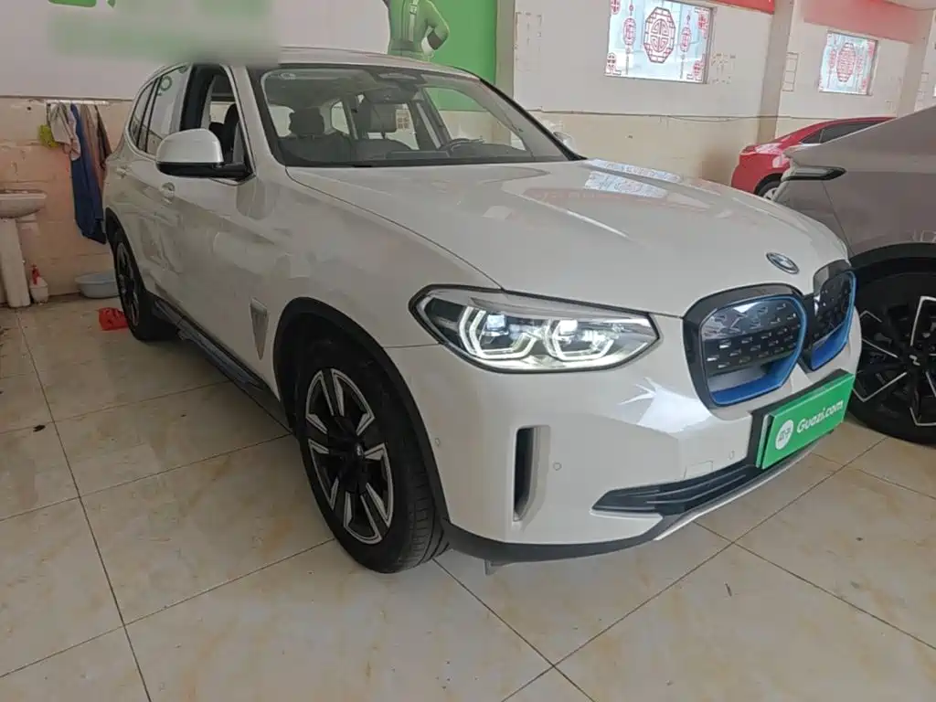 Photo 4 - BMW iX3