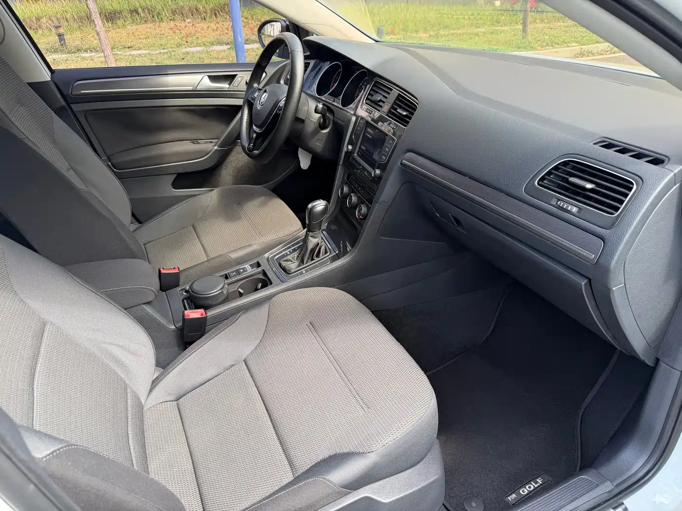 Volkswagen Golf 2017 230TSI Auto Comfort Millionth Anniversary Edition фото 5