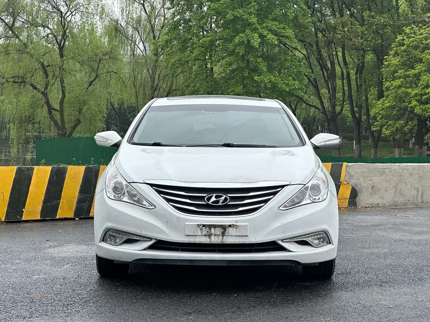 Hyundai Sonata 2013 2.4L Automatic Luxury Edition (China IV) фото 2