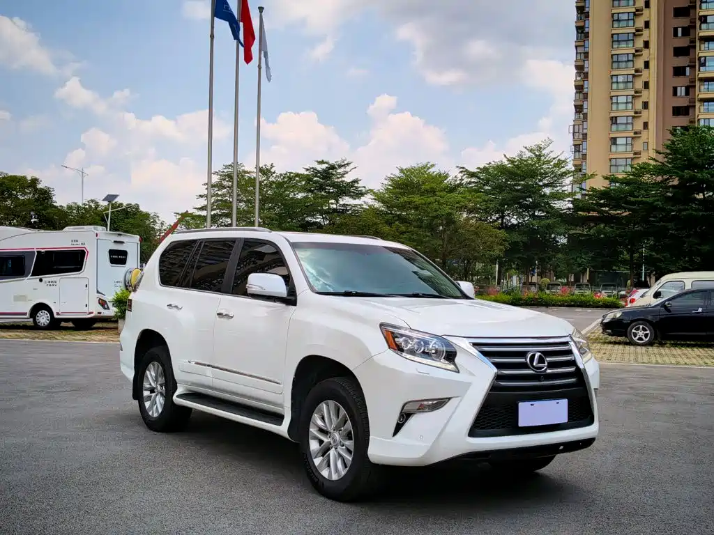 Photo 3 - Lexus GX