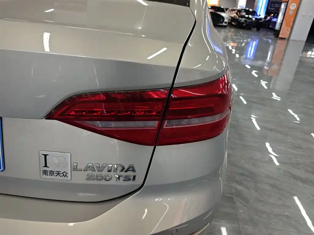 Volkswagen Lavida 2018 280TSI DSG Comfort Edition China V фото 24