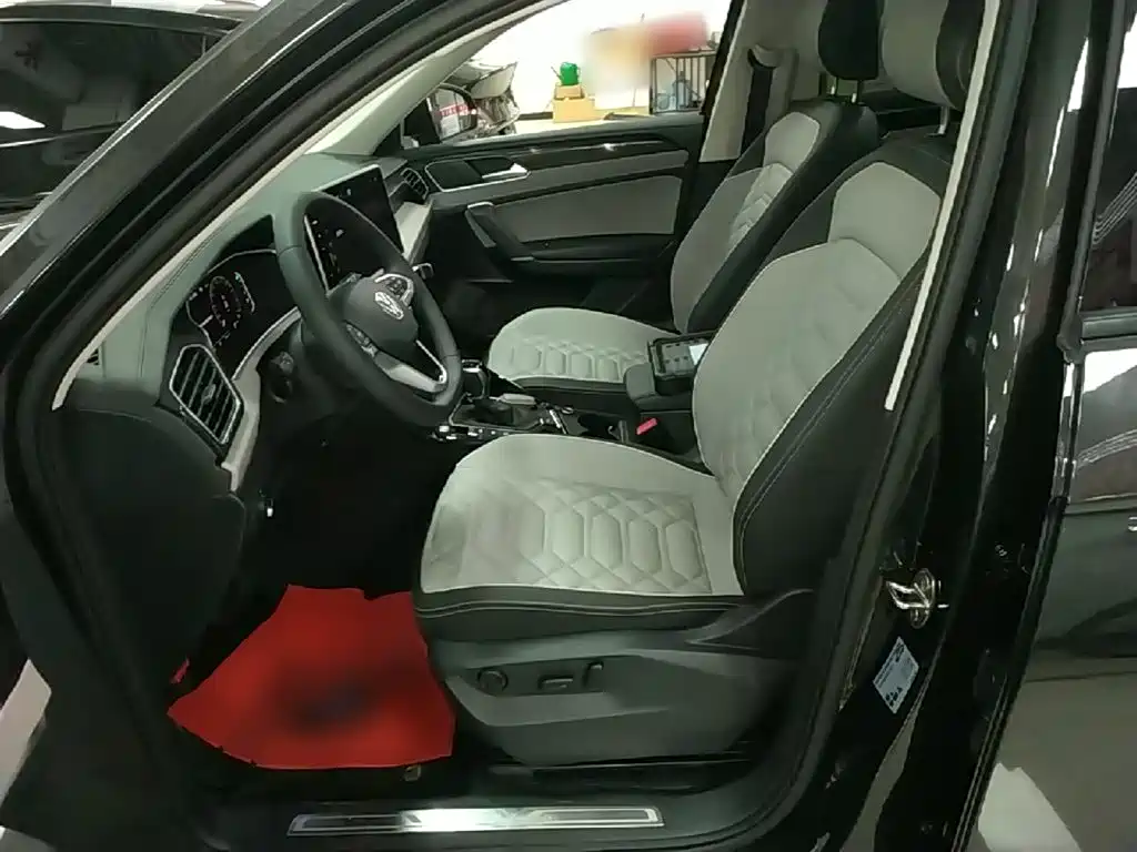 Volkswagen Tayron 2025 2024 330TSI 2WD Luxury Plus Advanced