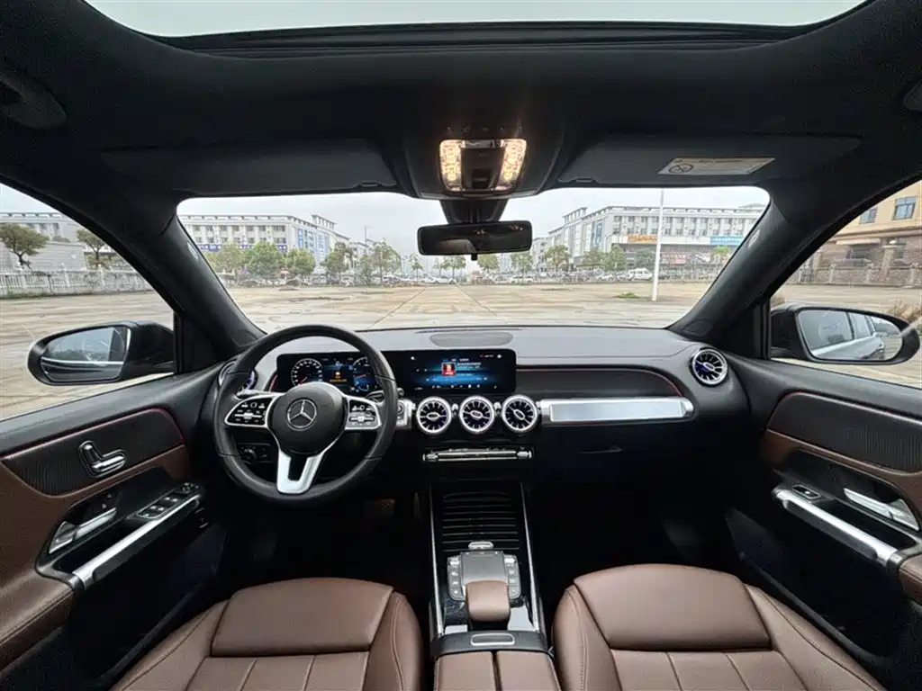 MERCEDES-BENZ GLB