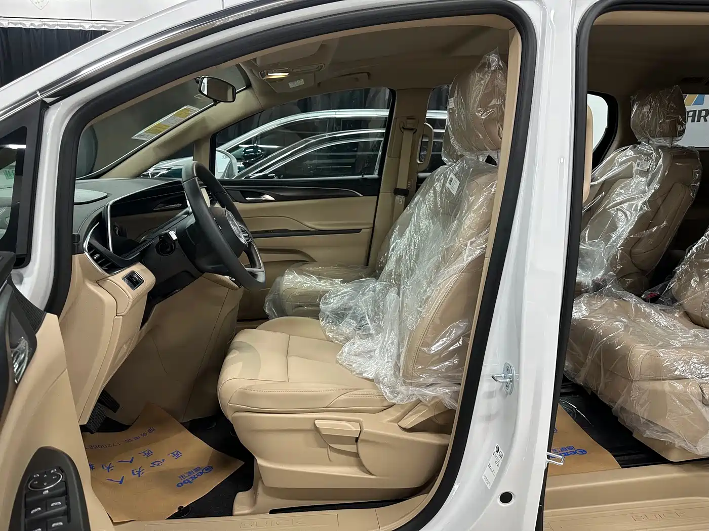 Buick GL8 2025 Land Business Class Comfort DG Edition фото 7