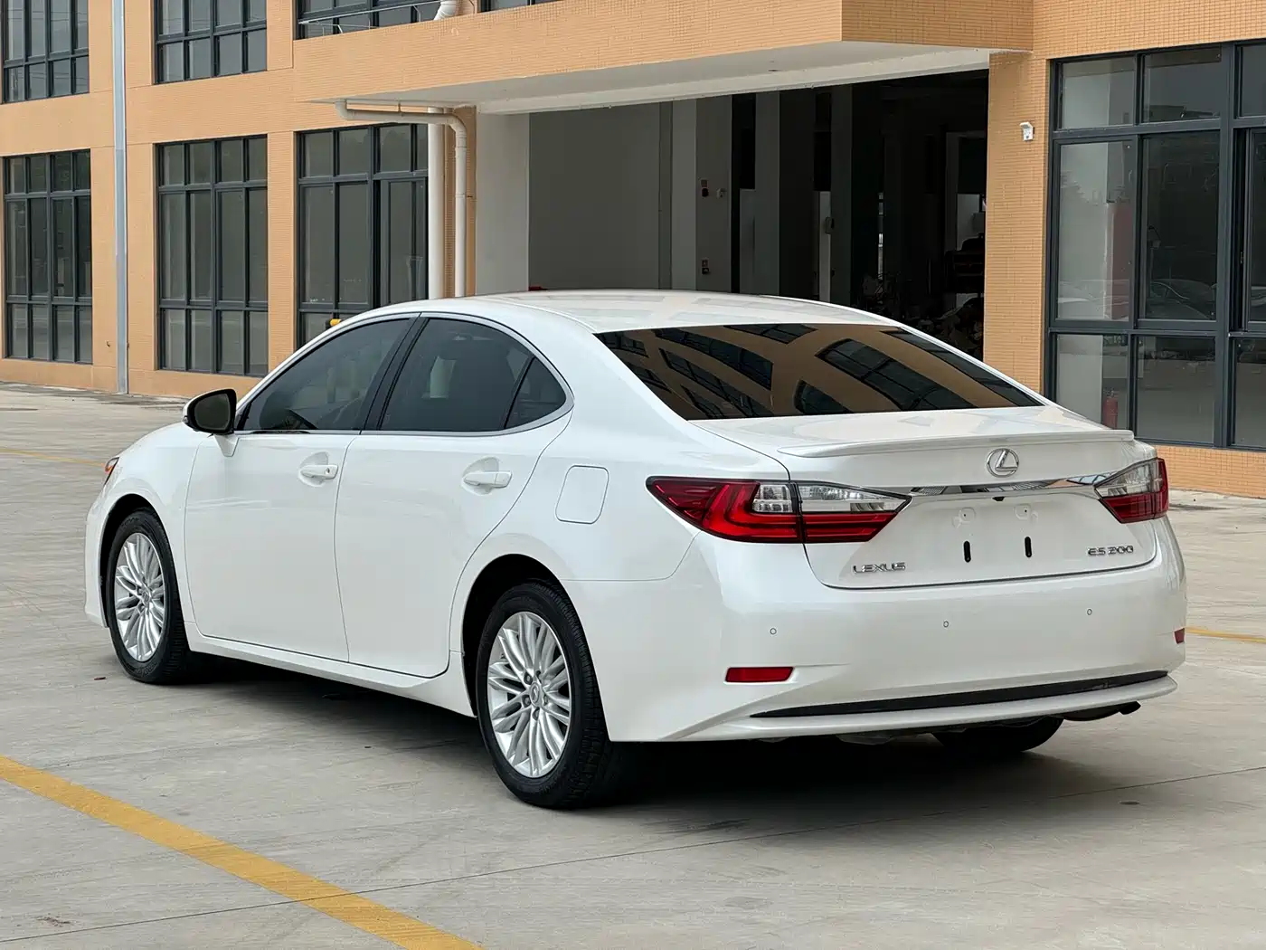 Lexus ES 2015 200 Elite Edition фото 9