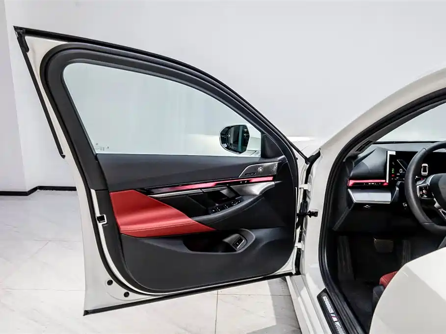 BMW 5 Series 2024 530Li Leading M Sport Package фото 8