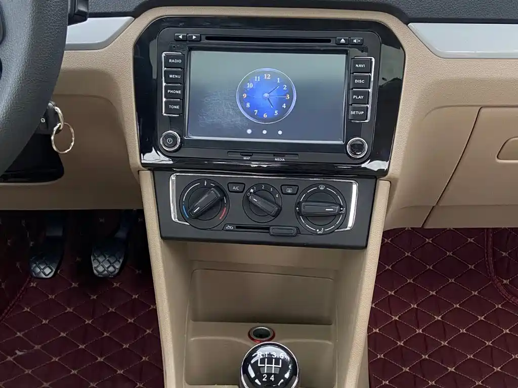 Volkswagen Jetta 2015 1.4L Manual Comfort фото 11