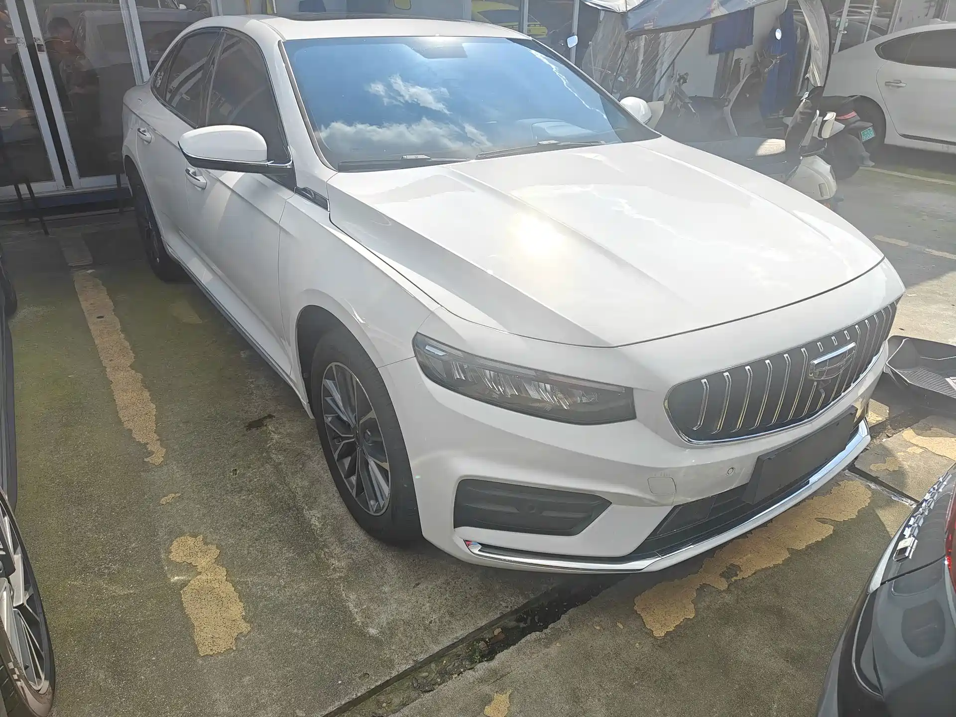 Фото 2 - Geely Preface